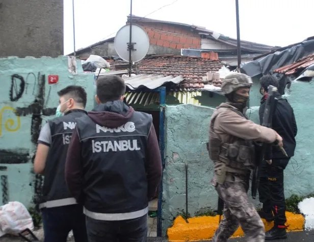 SON DAKİKA: Beyoğlu’nda zehir tacirlerine şafak baskını: 30 adrese eş zamanlı operasyon-1