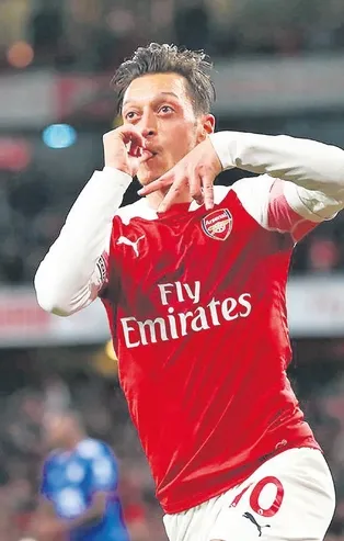 Mesut Özil’e dünyanın dört bir yanından kutlama mesajları geldi! “Bu benim için çok şey ifade ediyor”