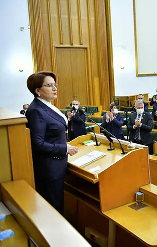 İYİ Parti'de gerilim sürüyor! Muhalifler de bölündü