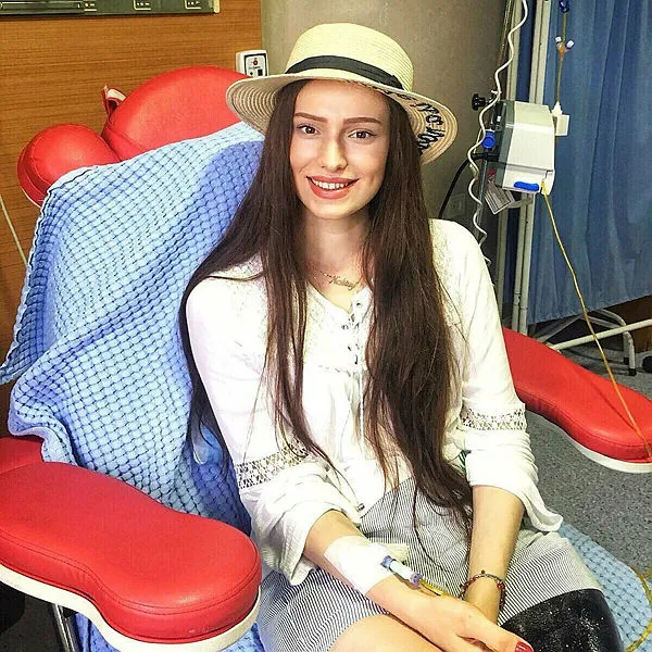 neslican-tay-ne-zaman-oldu-ne-kanseriydi-neslican-tay-filmi-ne-zaman-cikacak-neslican-tayin-mezari-nerede-1632126849264.jpg Neslican Tay ne zaman öldü, ne kanseriydi? Neslican Tay filmi 'Demir Kadın Neslican' ne zaman çıkacak? Neslican'ın mezarı nerede?-4