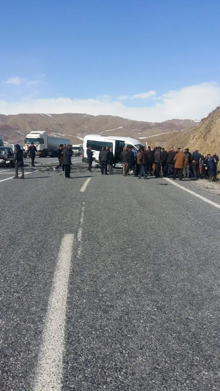 Van'da yol ortasında can pazarı! Kurtarılmayı böyle beklediler-3