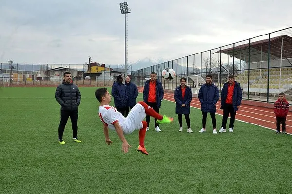 Balona rövaşata atarak meşhur olmuştu! Futbolcu oldu-2