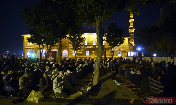 BERAT KANDİLİNDE ORUÇ TUTULUR MU? Bu konuyla ilgili net bir bilgi olmamakla birlikte, Peygamber Efendimizin şu hadisi konuyu açıklar nitelikte olmakta;