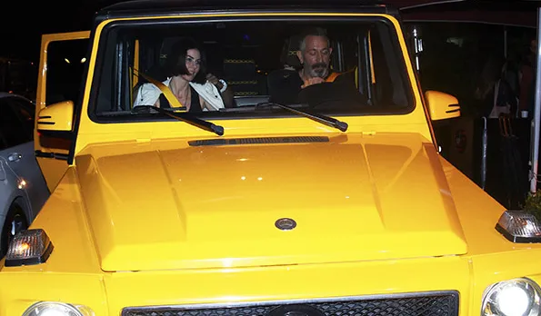 Cem Yılmaz ile Defne Samyeli mavi tura çıkıyor-5