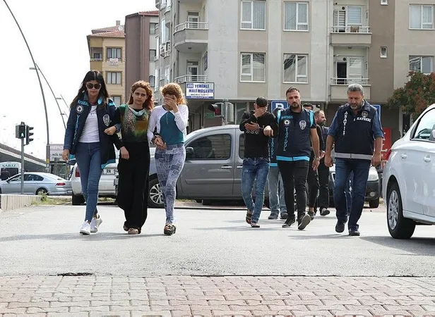 Kayseri'de akılalmaz olay! Sahte aile kurup 2 milyon lira dolandırdılar-2