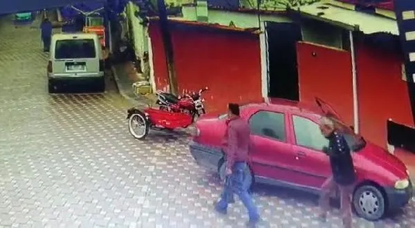 SON DAKİKA: Sokak ortasında pompalı dehşeti! Annesinin eski eşini öldürdü: O anlar güvenlik kamerasında-2