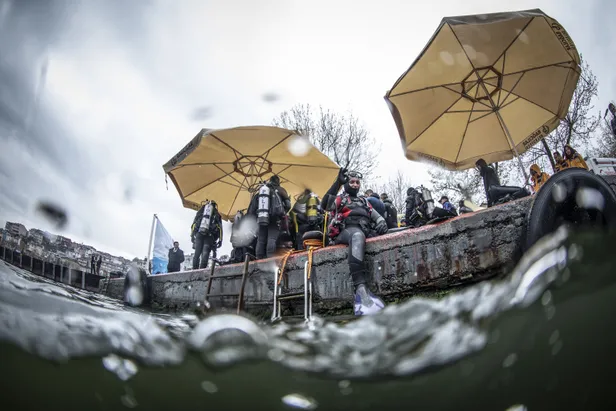 Türk Polis Teşkilatı'nın 174. kuruluş yıl dönümü dolayısıyla Haliç'de 'Vatan Dalışı' yapıldı-8