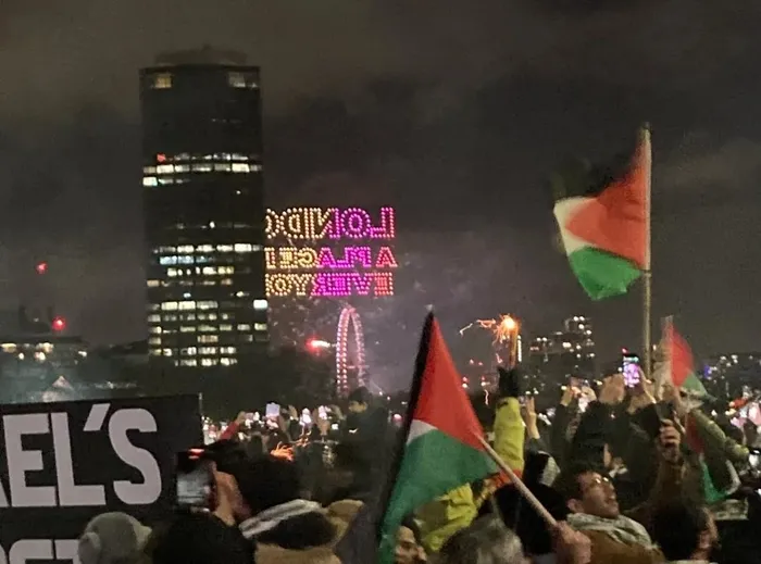 dunya-2024-geri-sayimini-gazze-icin-yapti-londradan-ramallaha-dort-bir-yanda-ateskes-cagrisi-gazzeli-gazetecil-1704095814934.jpeg Dünya 2024 geri sayımını Gazze için yaptı! Londra’dan Ramallah’a dört bir yanda ateşkes çağrısı! Gazzeli gazeteciler yeni yıl mesajı gönderdi-3