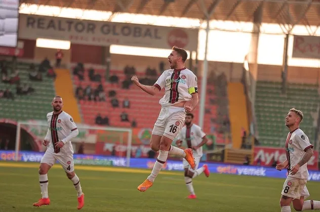 Fabio Borini için karşı karşıya geldiler! Fenerbahçe ve Trabzonspor masaya oturuyor