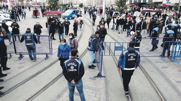 Ya İstiklal ya ölüm! İstiklal Caddesi yaşanan kalabalık nedeniyle kapatıldı (Koronavirüs haberleri)-3