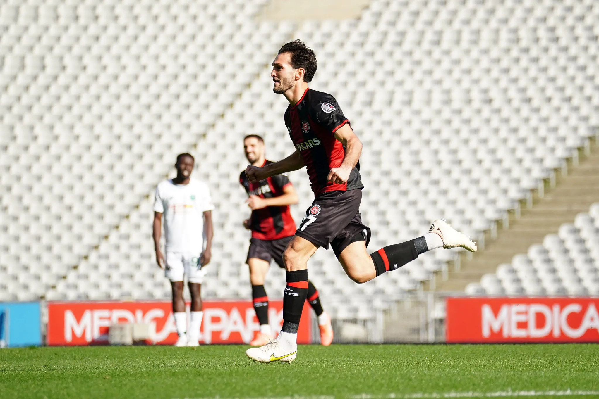 Süper Lig'in yıldızı Galatasaray'a! - 12