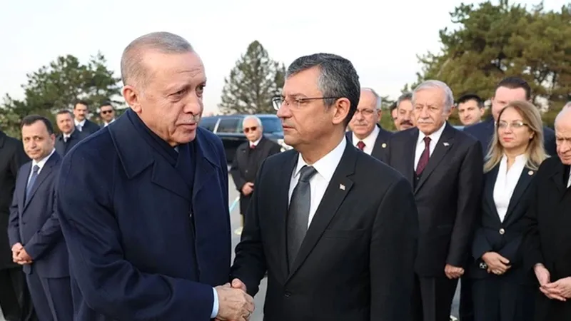 baskan-erdogan-ozgur-ozeli-nerede-kabul-edecek-yeni-anayasa-calismalari-gundemde-ak-partiden-olumlu-surec-vurg-1714305738556.jpeg