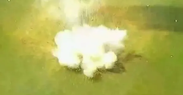 Yok böyle maç! Sahaya el bombası attılar