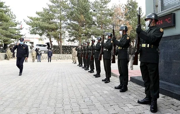 milli-savunma-bakani-akar-ve-kuvvet-komutanlari-irak-sinirinda-incelemelerde-bulundu-1619368766035.jpeg Milli Savunma Bakanı Akar ve kuvvet komutanları Irak sınırında incelemelerde bulundu! 31 PKK'lı terörist etkisiz...-3