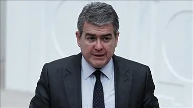 chpde-myk-krizi-batum-emsali-ozel-cephesini-sikistirdi-1781121177920.jpeg CHP’de 9 vekil YDK yolunda: Batum emsali Özel cephesini sıkıştırdı! Özgür Özel Kendi kazdığı kuyuya mı düştü?-5