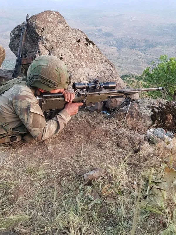 son-dakika-pence-simsek-ve-pence-yildirim-harekatlarinda-7-ay-icerisinde-toplam-831-pkkli-terorist-imha-edildi-1637396167381.jpg Son dakika! Pençe-Şimşek ve Pençe-Yıldırım harekatlarında 7 ay içerisinde toplam 831 PKK'lı terörist imha edildi-3