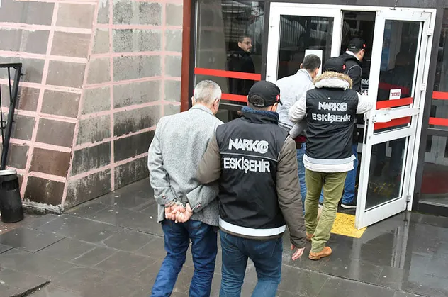 Eskişehir’de uyuşturucu operasyonu: 8 gözaltı