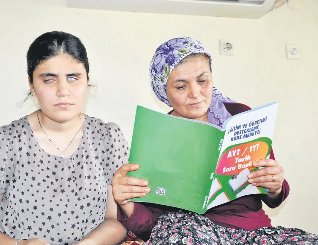 Annesi gözleri oldu! YKS sözel puan türünde ilk 10 bin öğrenci arasına girdi