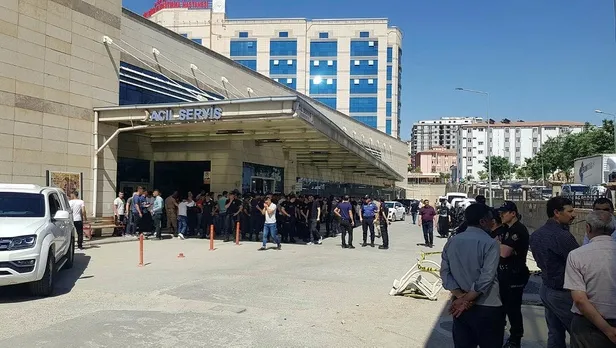 siirtte-pkkli-teroristlerin-dosedigi-mayin-patladi-2-askerimiz-yarali-1653999544990.jpeg Siirt'te PKK'lı teröristlerin döşediği mayın patladı! 1 şehit 1 yaralı-2