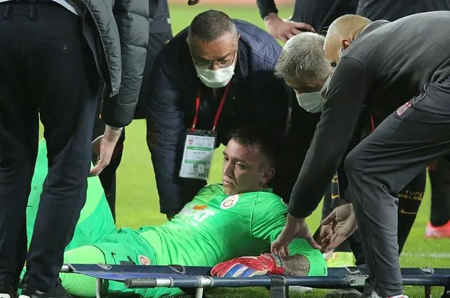 Galatasaray Yardımcı Antrenörü Selçuk İnan maç sonunda açıklamalarda bulundu! "Muslera ile görüştük durumu ciddi"