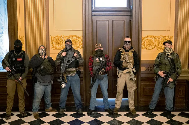 Son dakika: Dünya ABD'yi konuşuyor! Silahlı protestocular Michigan Eyalet Meclisi'ni bastı!