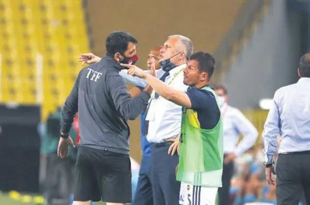 Kupa maçında gördüğü kırmızı karttan sonra Emre Belözoğlu'na eleştiri: Fenerbahçe’yi nasıl yöneteceksin?