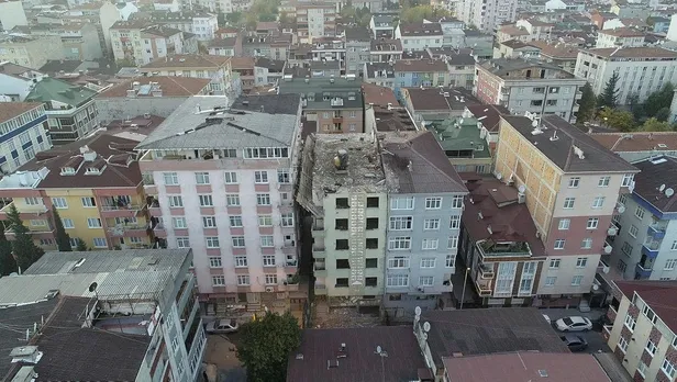 İstanbul'da deprem sonrası boşaltılan binada ilginç yıkım-3