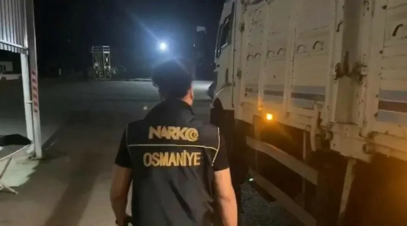 zehir-tacirlerine-gecit-yok-osmaniyede-kamyonda-416-kilogram-uyusturucu-ele-gecirildi-1714728186864.jpeg