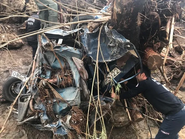 mersinde-saganak-yagis-felaket-getirdi-sel-sularina-kapilan-kadinin-cansiz-bedeni-bulundu-1669303286667.jpg Mersin'de sağanak yağış felaket getirdi: Sel sularına kapılan kadının cansız bedeni bulundu-8