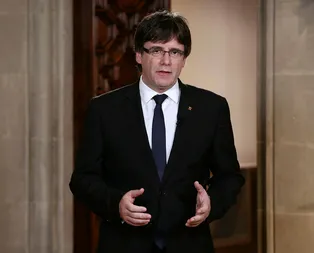 İkiyüzlülüklerini suratına vurdu