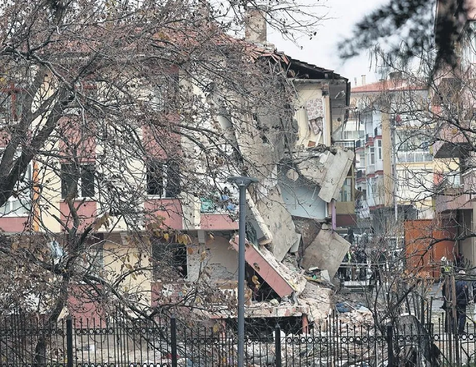 Boruya tüp bağlamışlar