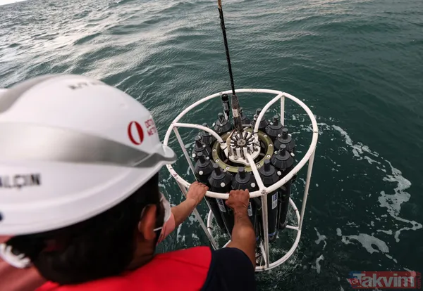 SON DAKİKA: A Haber Marmara Denizi'ndeki müsilajı (deniz salyası) araştıran ODTÜ gemisinde! 'Marmara 6-7 yılda biraz düzelebilir' - 29