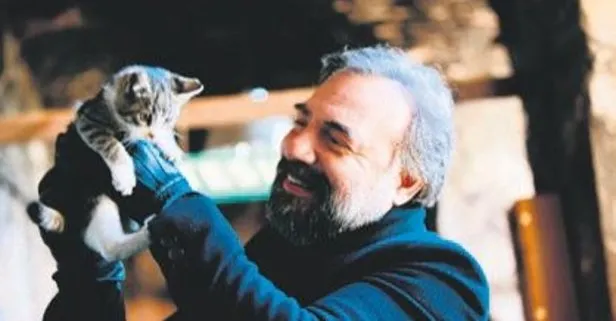Eşkiya Dünyaya Hükümdar Olmaz’ın sevilen oyuncusu Oktay Kaynarca sevimli kediyle fotoğrafını paylaştı