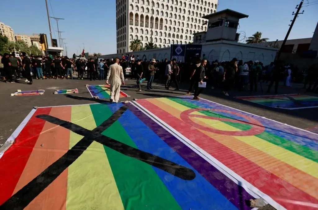 lgbt-lobisinin-vitrin-ismi-chris-bronimanndan-pismanlik-itirafi-1790345016351.jpeg LGBT lobisinin vitrin ismi Chris Brönimann’dan pişmanlık itirafı pişmanlık: "Bir illüzyon sattılar, bedenimi mahvettiler!"-4