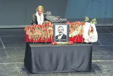 Gözyaşlarıyla babaya veda