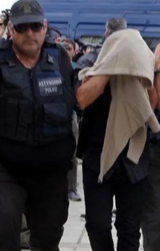 Yunanistan'a kaçan darbeciler için karar