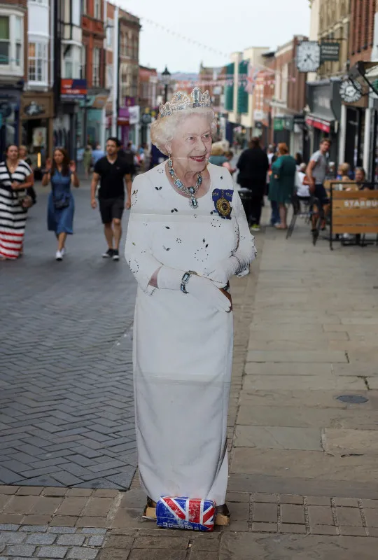 kralice-ii-elizabethin-olumunun-birinci-yil-donumu-bu-fotografi-ilk-kez-paylasildi-1694169718557.jpg Kraliçe II. Elizabeth’in ölümünün birinci yıl dönümü: Bu fotoğrafı ilk kez paylaşıldı-5