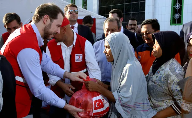 Bakan Albayrak'tan Endonezya'daki felaketzedelere yardım eli-4