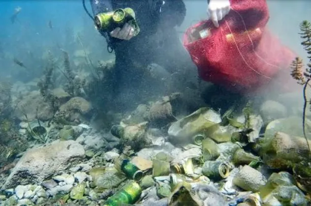 Şişeler, kırık cam ve inşaat molozları... Antalya'nın içme suyu kaynağının dibi çöplüğe döndü