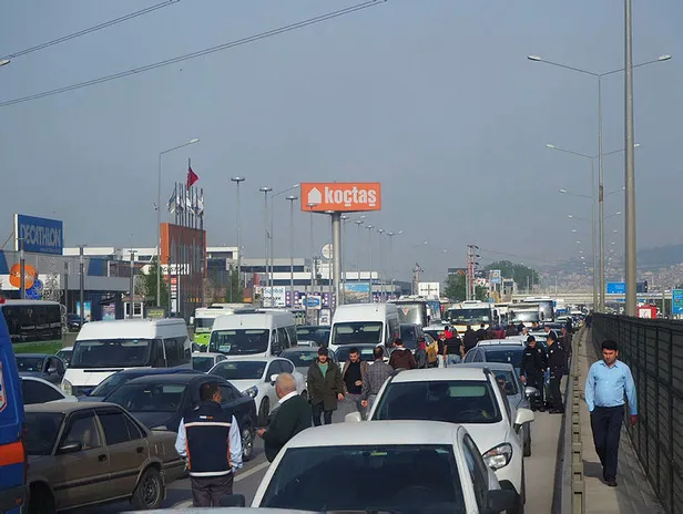 Kocaeli'de zincirleme kaza! Trafik felç oldu-1