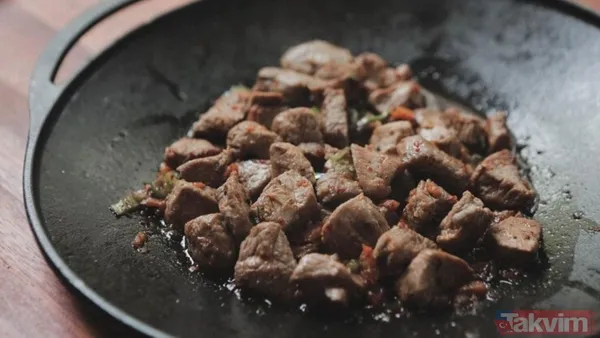 Kavurma İçin Malzemeler 1 Kg Et (Sinirsiz Ve Yumuşak, Tercihen But Kısmı) 2 Yemek Kaşığı Ayçiçeği Yağı 2 Yemek Kaşığı Tereyağı (Veya 100 Gram Kuyruk Yağı) 2...