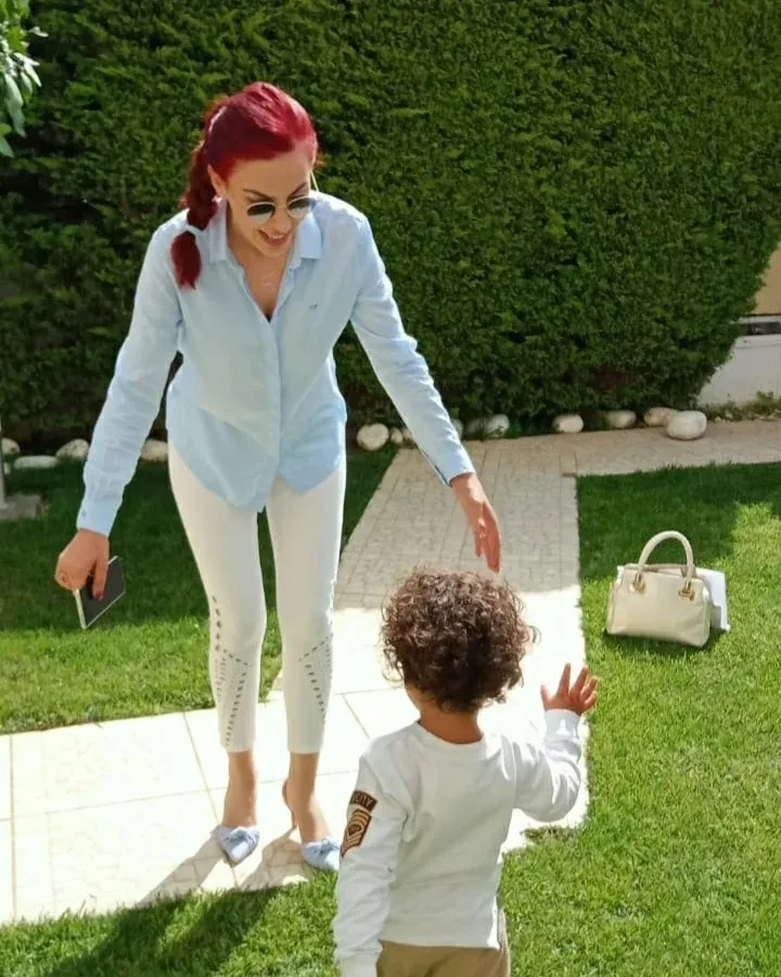 erhan-celikin-esi-op-dr-ozlem-gultekin-vefat-etti-1786694631362.jpeg Erhan Çelik'in eşi Op. Dr. Özlem Gültekin vefat etti: Acı haberi kliniği duyurdu-4