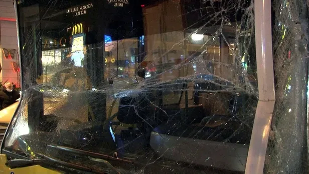 sik-sik-arizalanan-ve-kazaya-karisan-iettler-yine-bildiginiz-gibi-esenyurtta-otobus-kamyona-arkadan-carpti-1643743391420.jpeg Sık sık arızalanan ve kazaya karışan İETT'ler yine bildiğiniz gibi! Esenyurt'ta otobüs kamyona arkadan çarptı-5