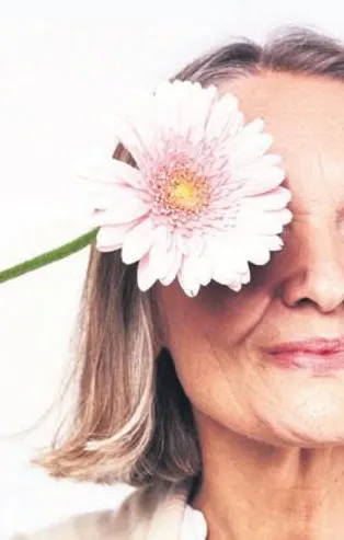 Kadınların korkulu rüyası menopoza bağlı bazı problemler tedavi edilebilir