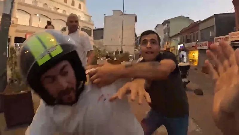 İspanyol YouTuber Tarlabaşı'nda kabusu yaşadı! 'Niye çekiyorsun' diyerek darp ettiler (DHA)