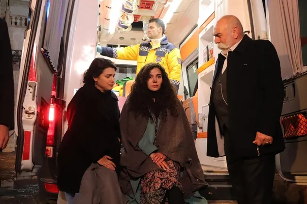Hercai 29. yeni bölüm fragmanı: Çiftlikteki yangın geçmişin kapılarını aralıyor! Hercai yeni bölümde neler olacak?