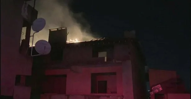 Son dakika: Kadıköy’de çatı katı alev alev yandı