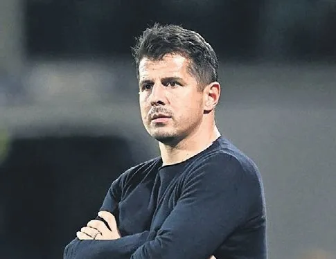 Emre Belözoğlu görevini bıraktı