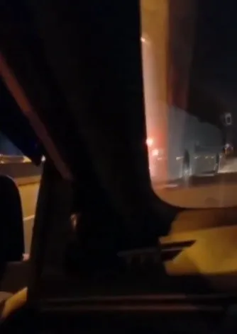 kazayi-izlemek-icin-yavaslayan-otomobile-otobus-carpti-1613942356642.jpg Kazayı izlemek için yavaşlayan otomobile otobüsün çarptığı anları bir başka sürücü kaydetti-2