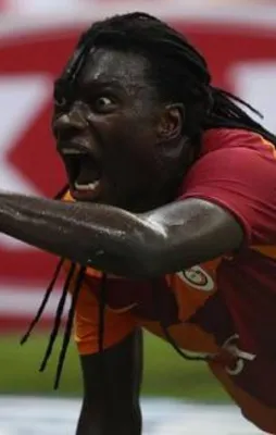 Gomis Alex de Souza'yı yakaladı